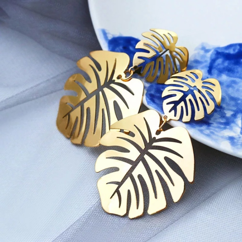 Big Gold Tone Leaves Earrings - Picture 1 of 4